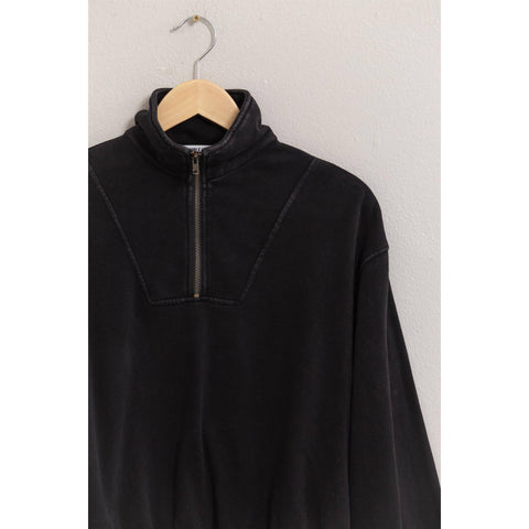 HALF ZIP PULLOVER SWEATSHIRT: BLACK