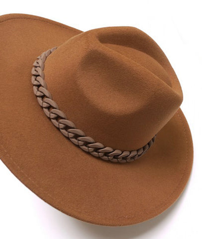 Wide Brim Hat with Matte Chain