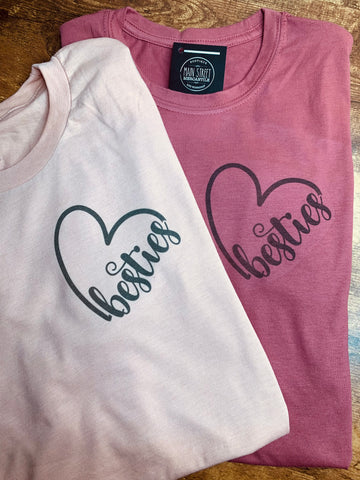 Besties Heart graphic tee